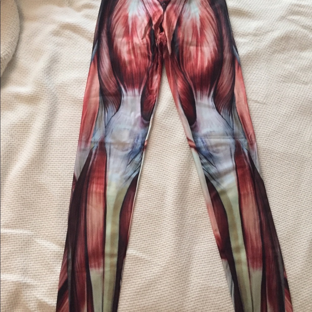 BNWT muscle structure print leggings